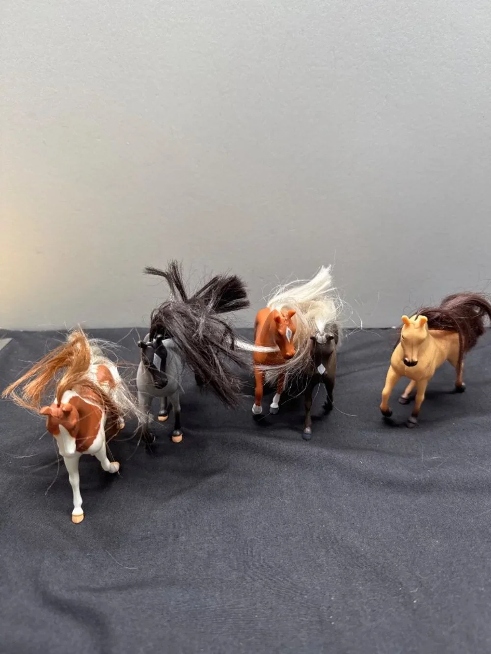 Vintage Plastic Toy 5 Horses With White Mane & Tail 5